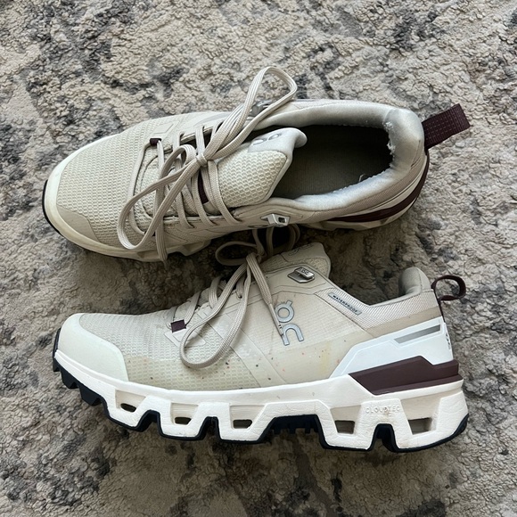 On cloud sneakers - Picture 1 of 4
